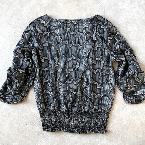 🆕 MICHAEL Michael Kors Snake Print Blouse NWOT! - Picture 4 of 9